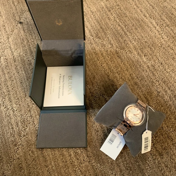 Original bill a Beautiful watch with tags still on - Picture 4 of 6